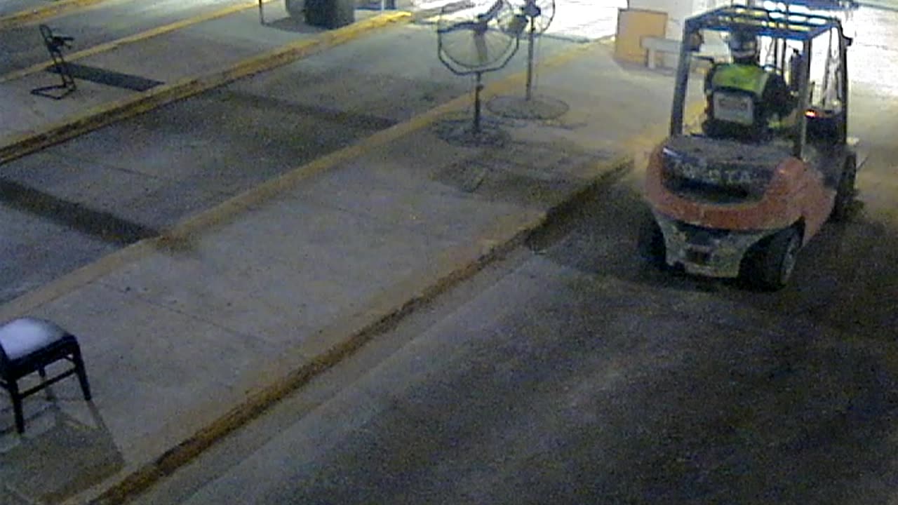 3138RHOBG3CStGarageLeftDoor_2021-01-06_01h49min58s213ms.mp4