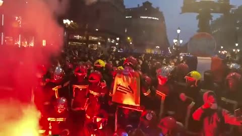 France: Firefighters on strike