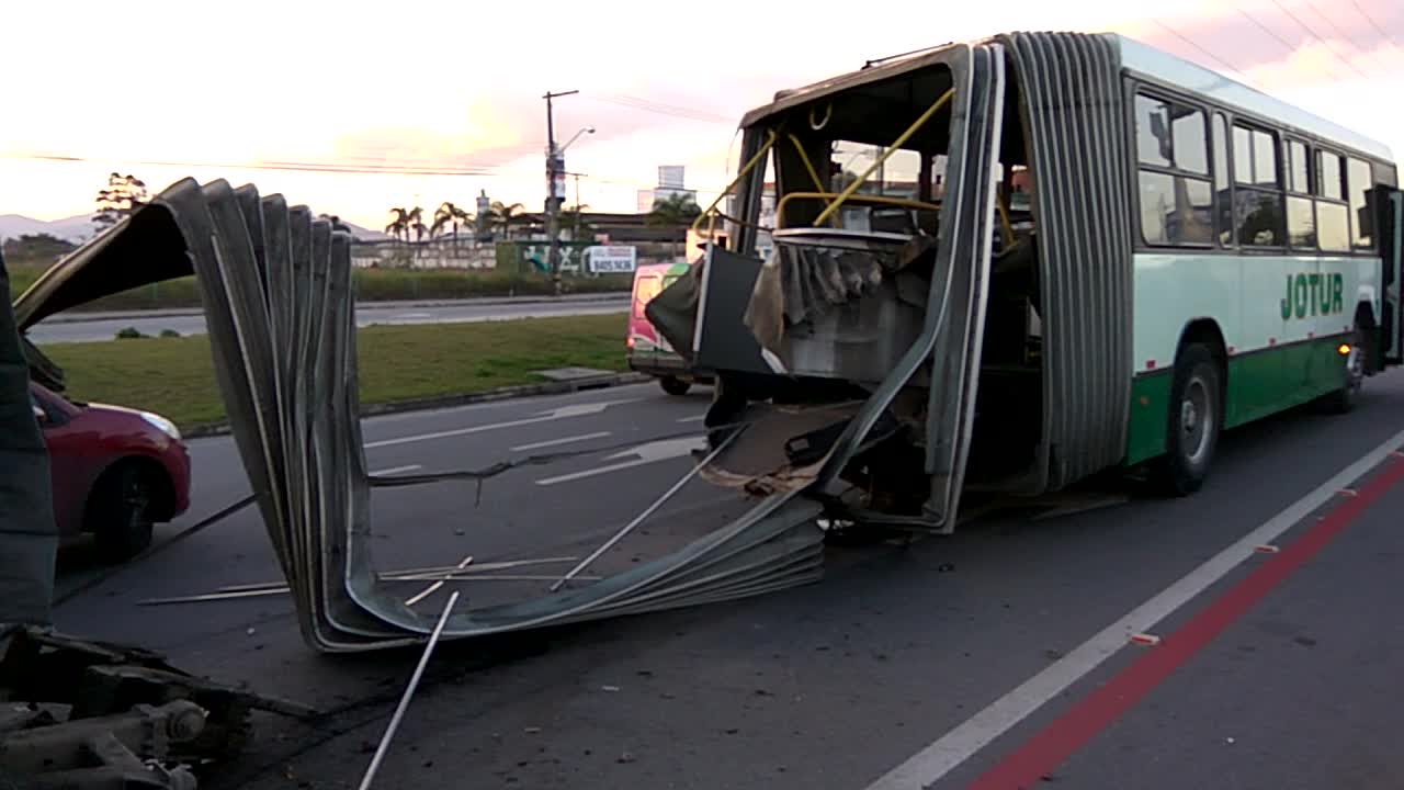 Accordion Bus Breaks