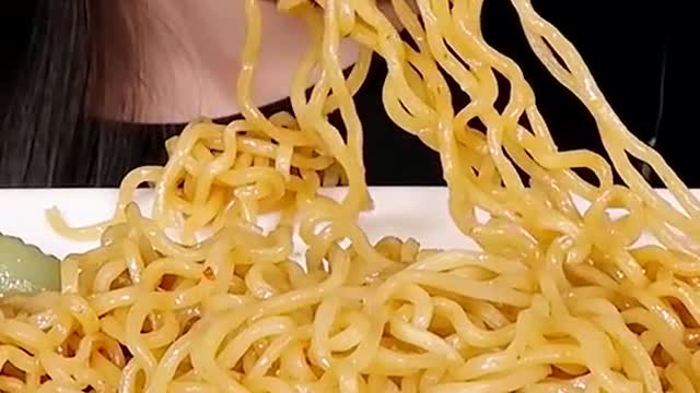 Indomie Mi Goreng Ramen Indonesia Noodles #zoeyasmr #zoeymukbang #bigbites #mukbang #asmr #food #먹방