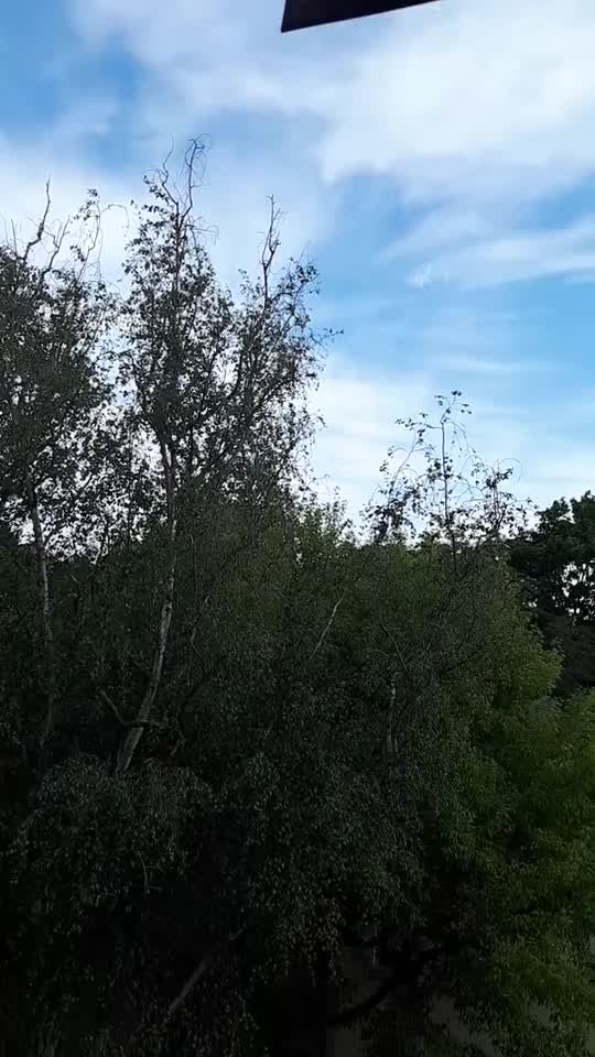 Himmel in Berlin am 25. Mai 2022 fast 17 Uhr