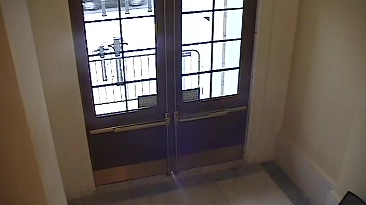 3443CHOB02CH12NRotundaExit_2021-01-06_09h20min00s960ms.mp4