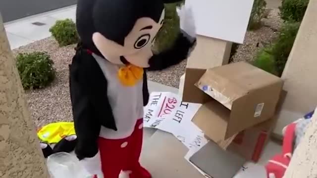 Delivery Driver Helps Surprise Boy For His Birthday! ❤️