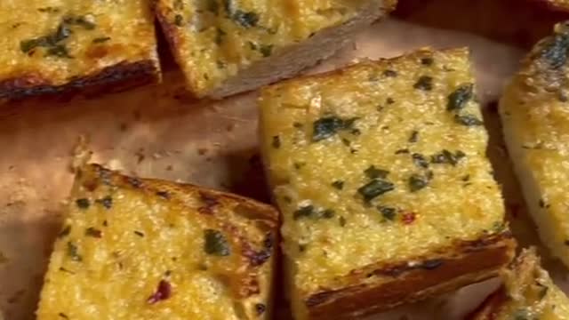 ROASTED GARLIC BREAD (SUPER CRUNCHY)