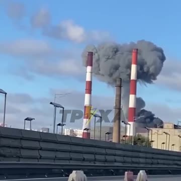 🇷🇺🇺🇦 More footage of today's strikes on a thermal power plant in Kiev.
