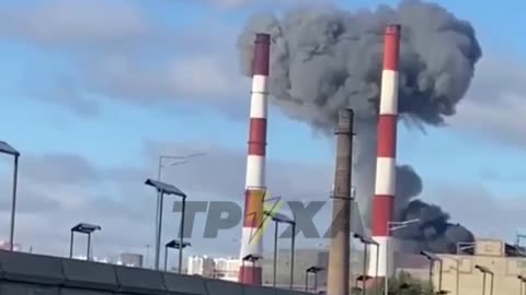 🇷🇺🇺🇦 More footage of today's strikes on a thermal power plant in Kiev.