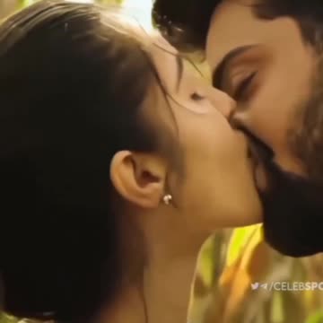 Sexy girls video kis romance