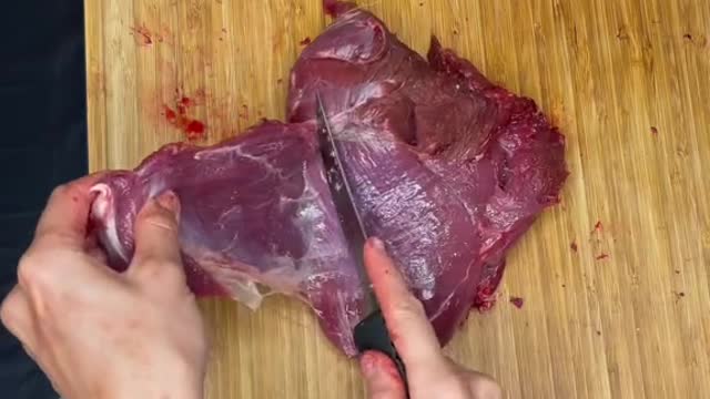 Butchering a deer hindquarter #venison #cooking #Recipe