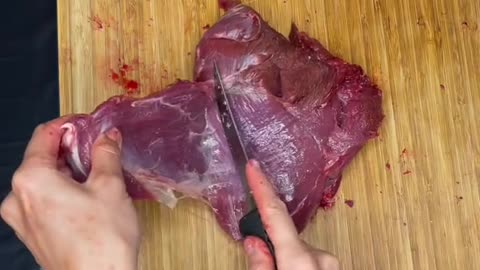 Butchering a deer hindquarter #venison #cooking #Recipe