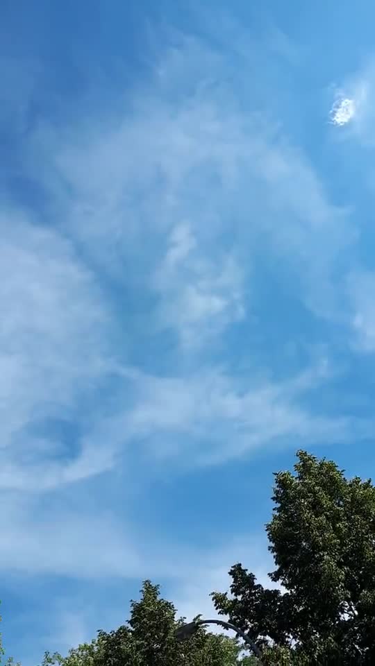 Himmel in Berlin am 3. Juni 2022 nach 16 Uhr