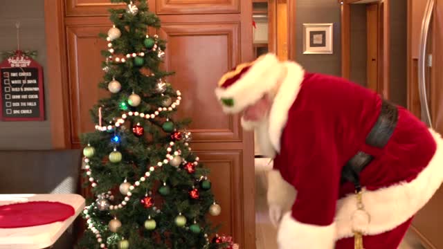 RV Country - Santa Placing Presents