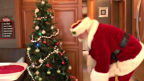 RV Country - Santa Placing Presents
