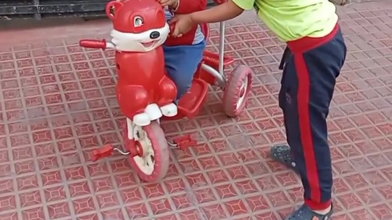 Vihaan riding his cycle with his elder brother Kushagra 😘😘💞🚴🚴