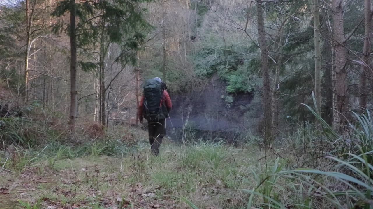 The most scared I've been while Wild Camping - Overnight in an abandoned house in the woods