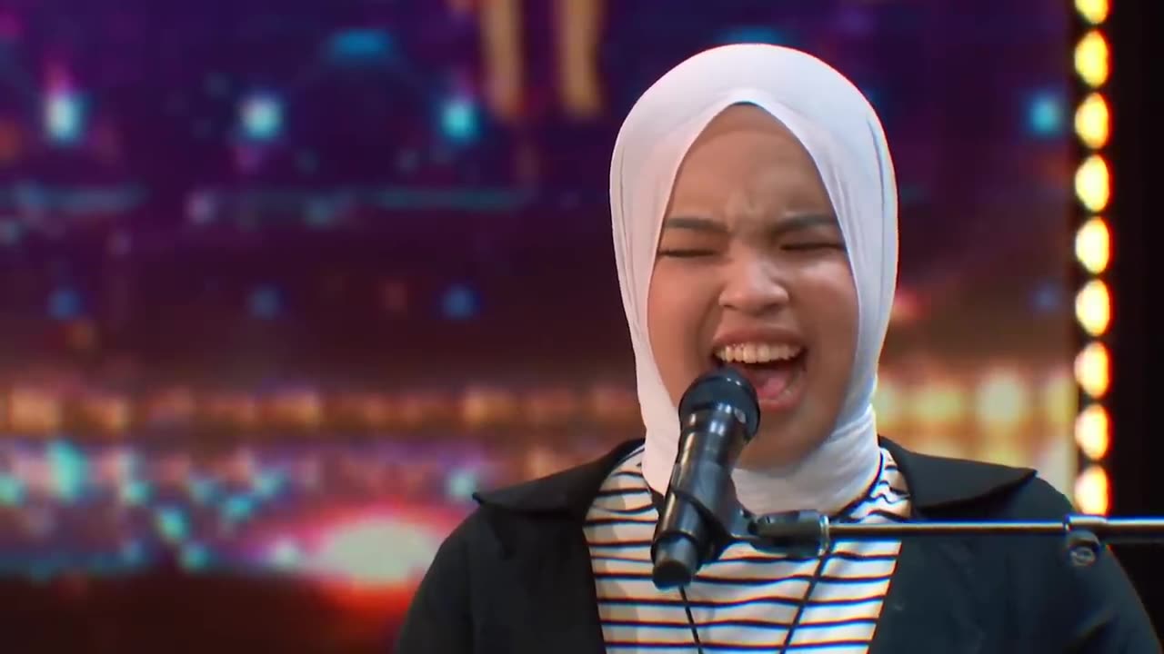 GOLDEN BUZZER! Simon Cowell Asks Blind Singer Putri Ariani to Sing SECOND SONG on AGT 2023!