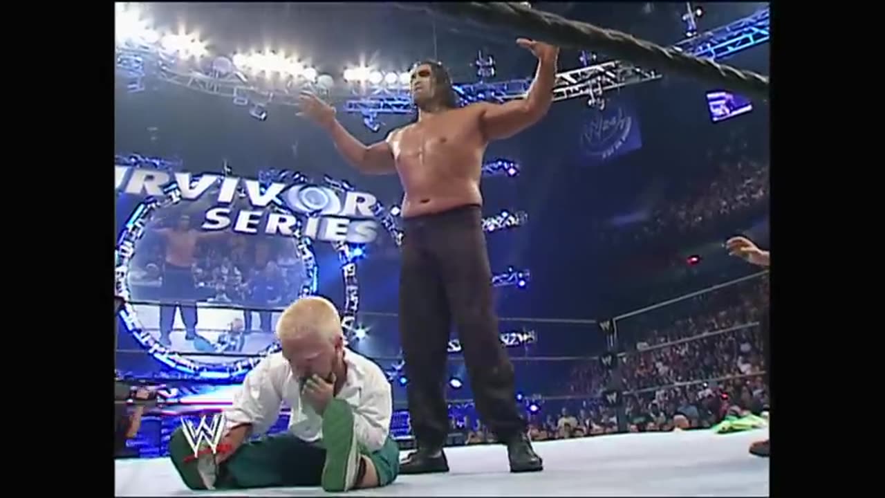 Great Khali takes on Hornswoggle in gigantic mismatch: Survivor Series 2007