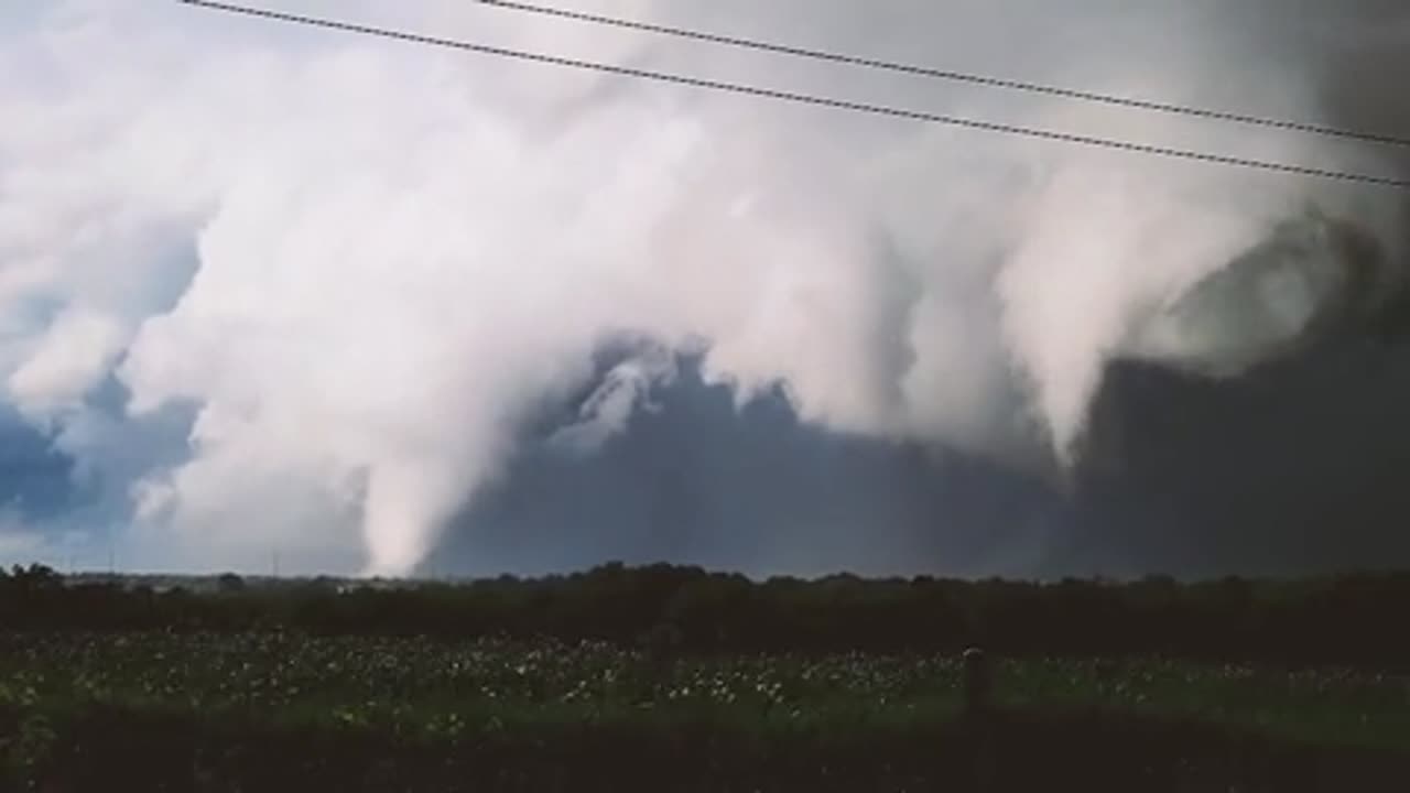 Massive tornado funnels form over Chicago causing severe damage