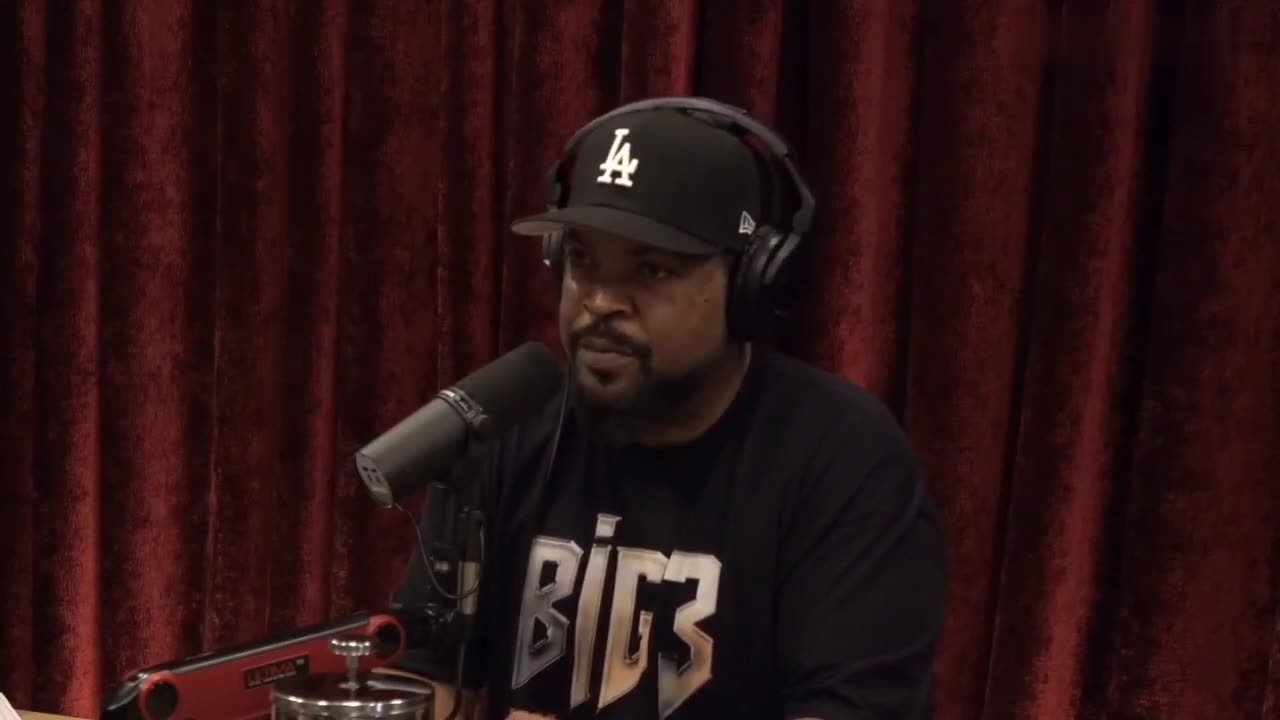 Banned From Hollywood Cause He Didn't Take Vaccine: Ice Cube Explains | Joe Rogan Experience