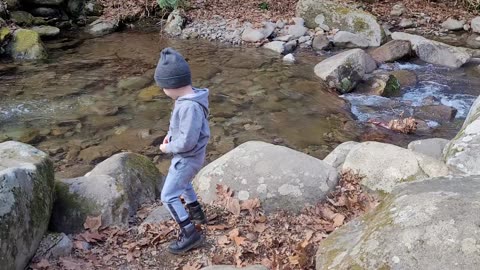 Tennessee vacation Ace skipping rocks