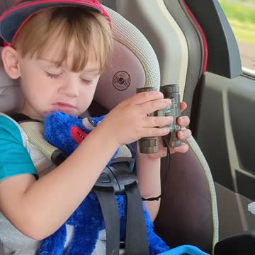 Tomrik looking at God's shoes