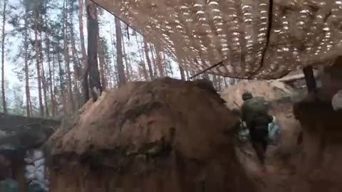 Ukrainian sources published a video of the AFU defending their trench.