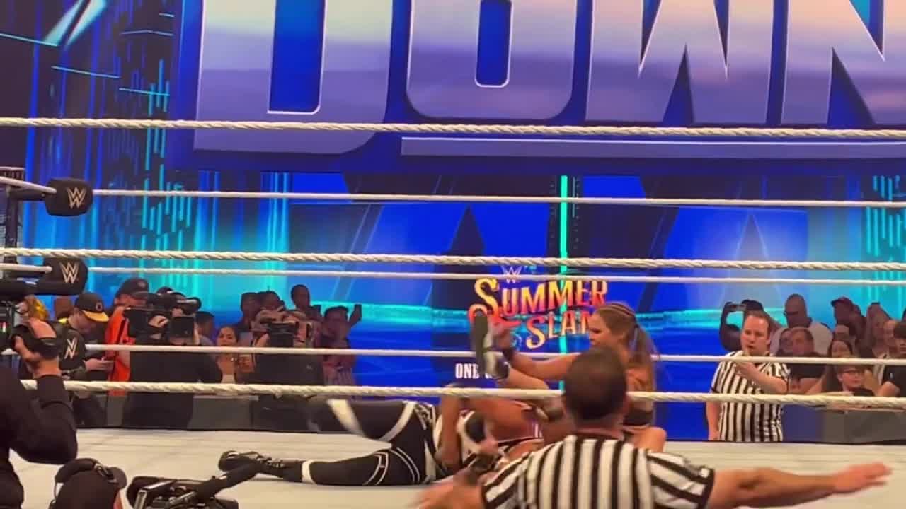 Ronda Rousey vs Sonya Deville - WWE Smackdown