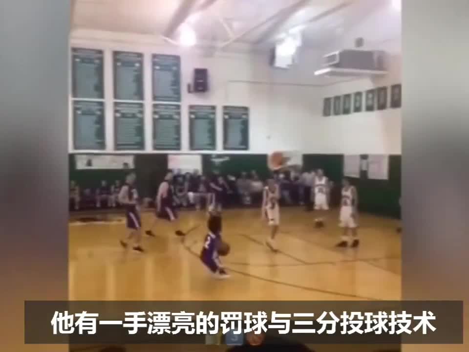 High school basketball players with a height of 1.32 meters are popular on the Internet.