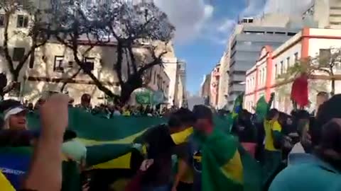 Crowd goes crazy upon Bolsanaro not conceding