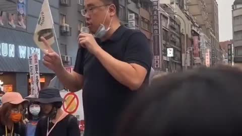 王大師街頭演說片段2022.1.23 全球反針大遊行 台北台灣西門町