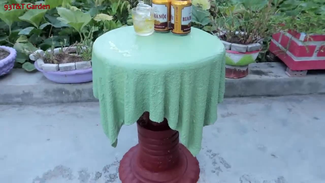 How To Make a Coffee Table With Old Towels and cement - Garden Decoration