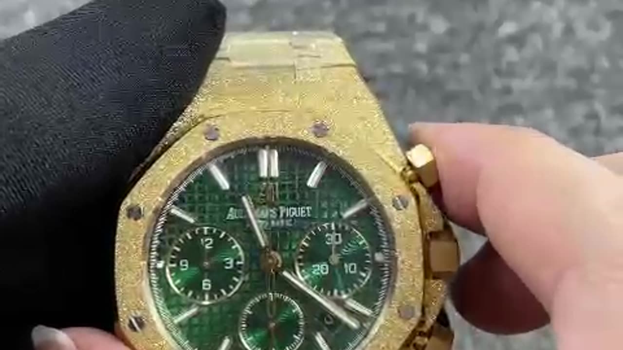 Audemars Piguet royal Oak frosted Gold