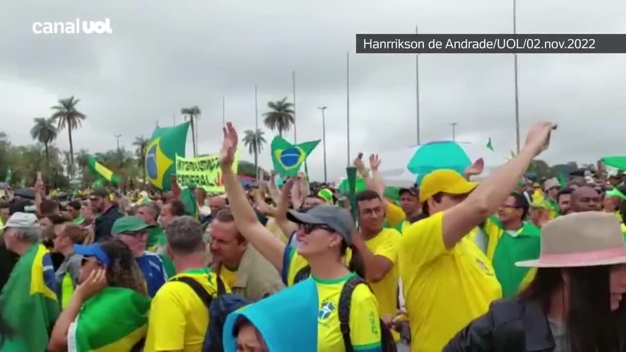 Bolsonaristas pedem intervenção e que Exército 'saia do quartel' em Brasília