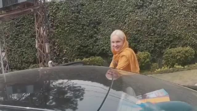 Visitor to Pakistan watch and see how exciting her trip is