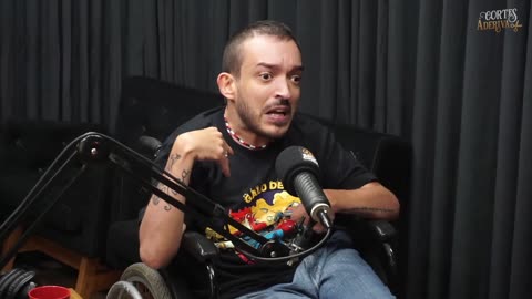 COMEDIANTE SOBRE CURIOSIDADES PRECONCEITUOSAS À Deriva Cortes