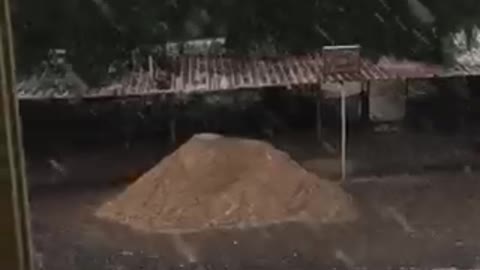 Snow fell profusely like stones