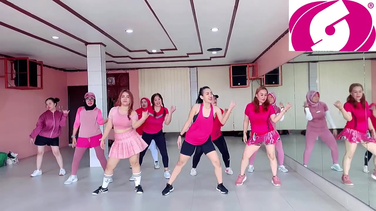 BARBIE GIRL - Aqua - Fitness Dance Routine 🎵