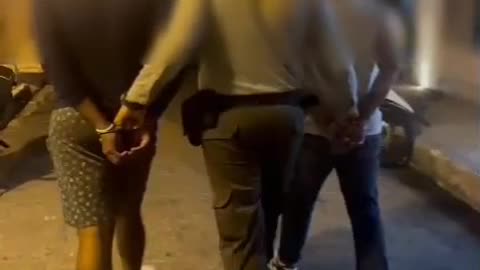 CAPTURA DE DOS EXTRANJEROS Y UN NACIONAL EN EL CENTRO H. POR AGERDIR A POLICIA