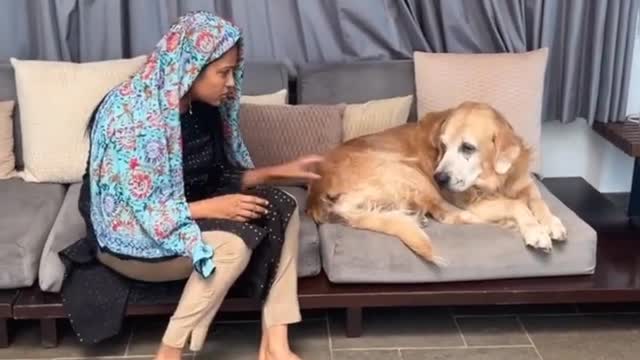 Suma Kanakala Trying to Frighten her Pet Dog Exclusive Visuals