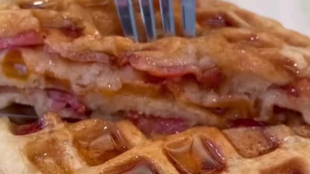 Bacon waffles 😮💨 #grubspot #bacon #waffles #breakfast #food #foodtiktok