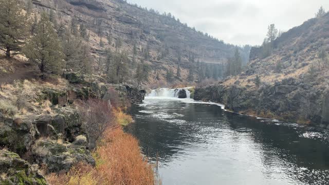 Central Oregon – Steelhead Falls – Expansive View of the Waterfall – 4K