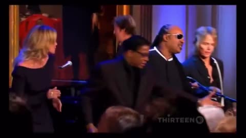 Stevie Wonder Caught Mic Stand That Was Falling