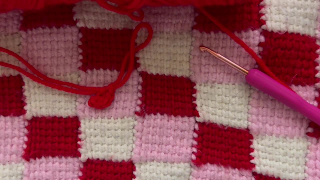 One row at a time ep 1 : Mystery project 1 Row 1