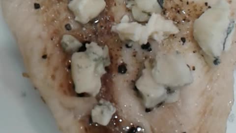 FoodPerfect: Lake Perch With Blue Cheese: Score 4/5