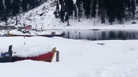 Frozen Mahodand lake