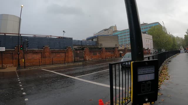 Walking to Vicoria station London. in the rain ..speedlapse..8th Nov 2022