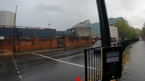 Walking to Vicoria station London. in the rain ..speedlapse..8th Nov 2022