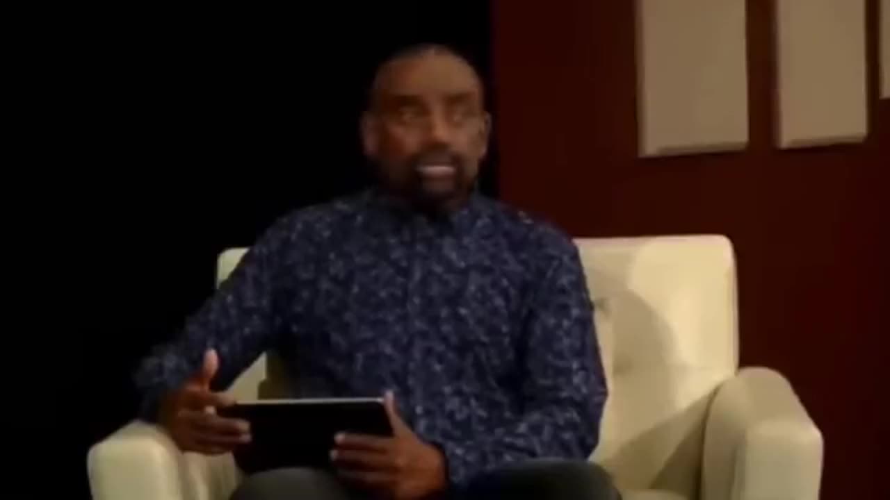 "Health expert" can't even describe 'what a man is'...