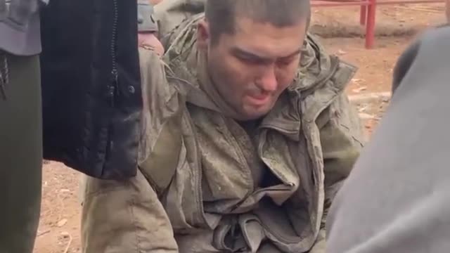 Kharkiv, locals interrogate a captured Russian soldier, a contused campaign.