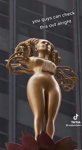 The Teddy Roosevelt statue got replaced with this In NY City?