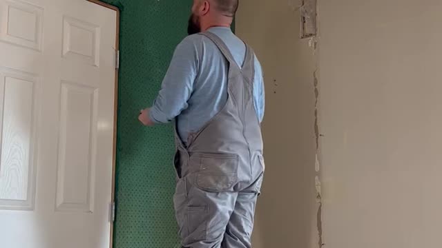 Fixing Sonopan soundproof panels with drywall screws